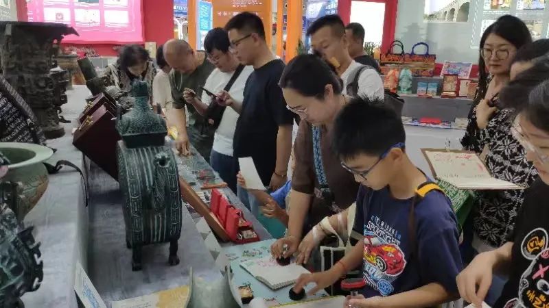 第十届中国西部文化产业博览会—宝鸡青铜器博物院文创产品绽放异彩