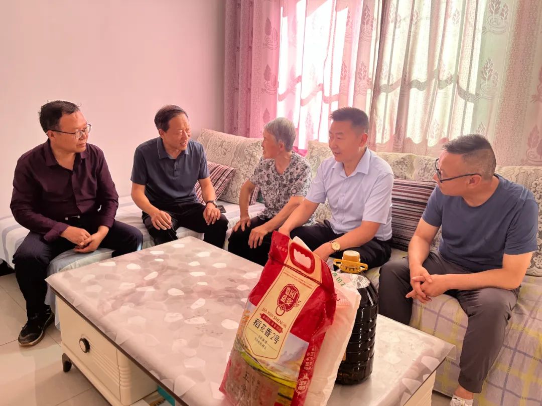 宝鸡青铜器博物院党支部开展“心系困难党员 助力乡村振兴”走访慰问活动